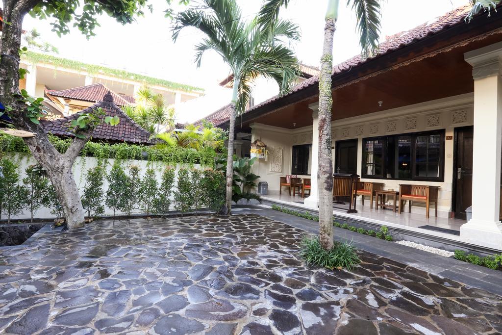 Sari Indah Guest house 2*